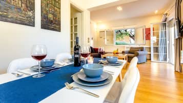 Villa | In-room dining