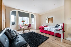Studio Apartment | Living area | TV - George Street Place (Croydon)