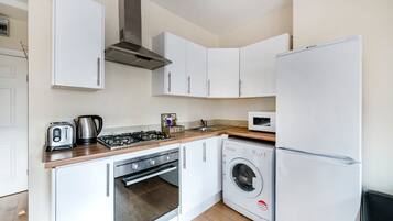 Studio Apartment | Private kitchen | Fridge, microwave, oven, stovetop