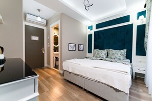 Rom – standard | Minibar, safe på rommet, skrivebord og lydisolert