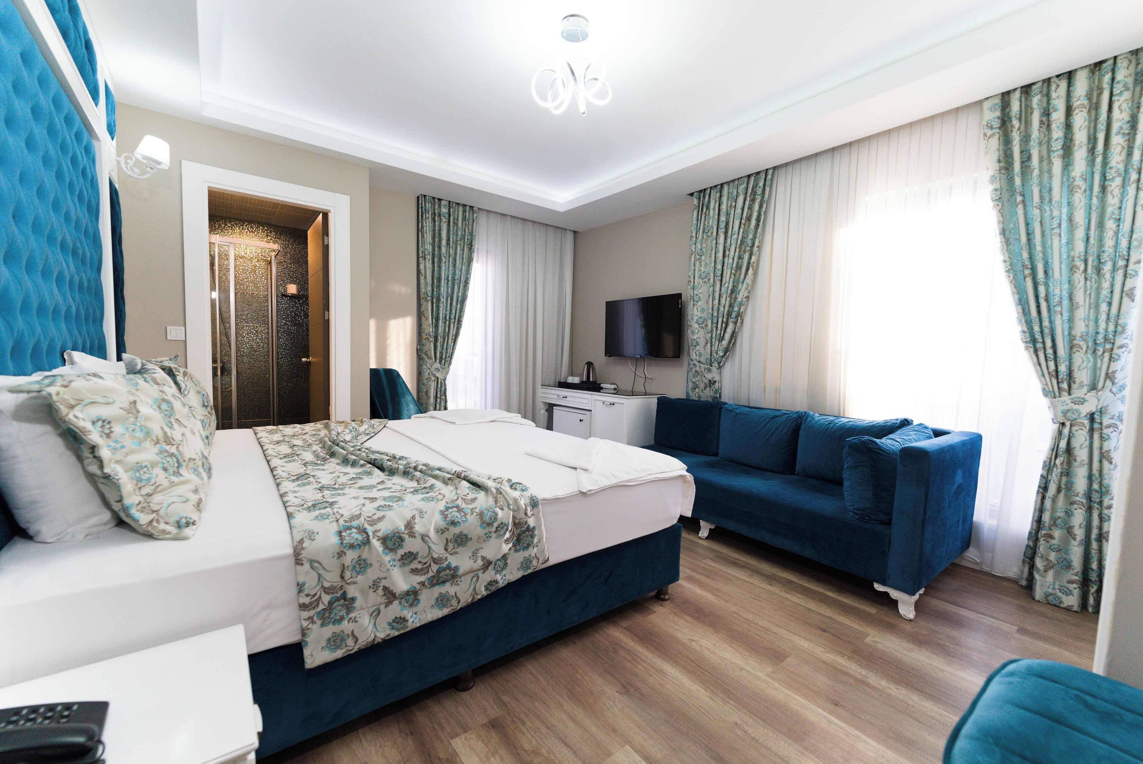 Photo - Microyal Hotel