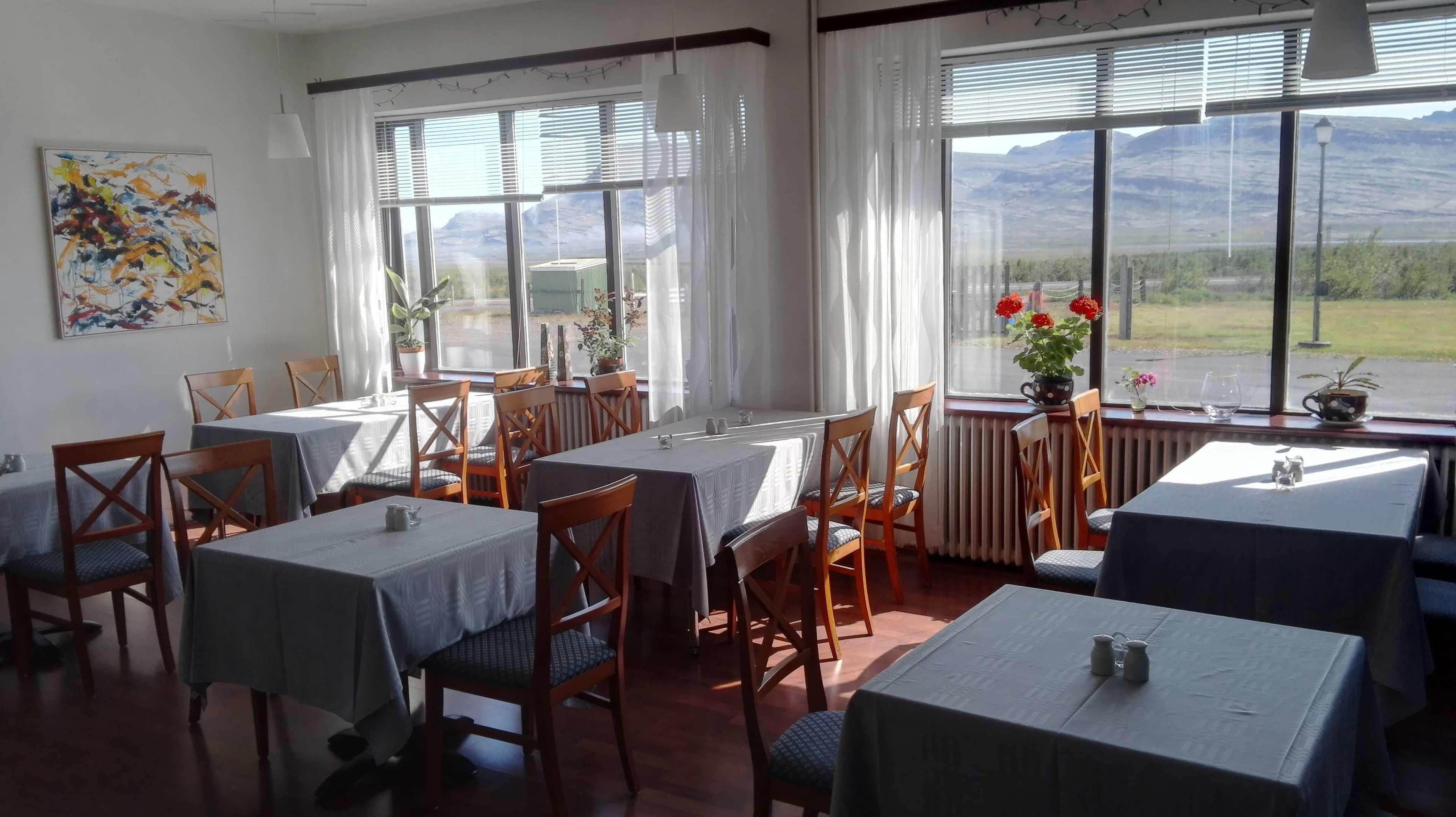 lunch and dinner served