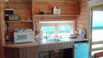 Chalet, 1 Bedroom | Private kitchen