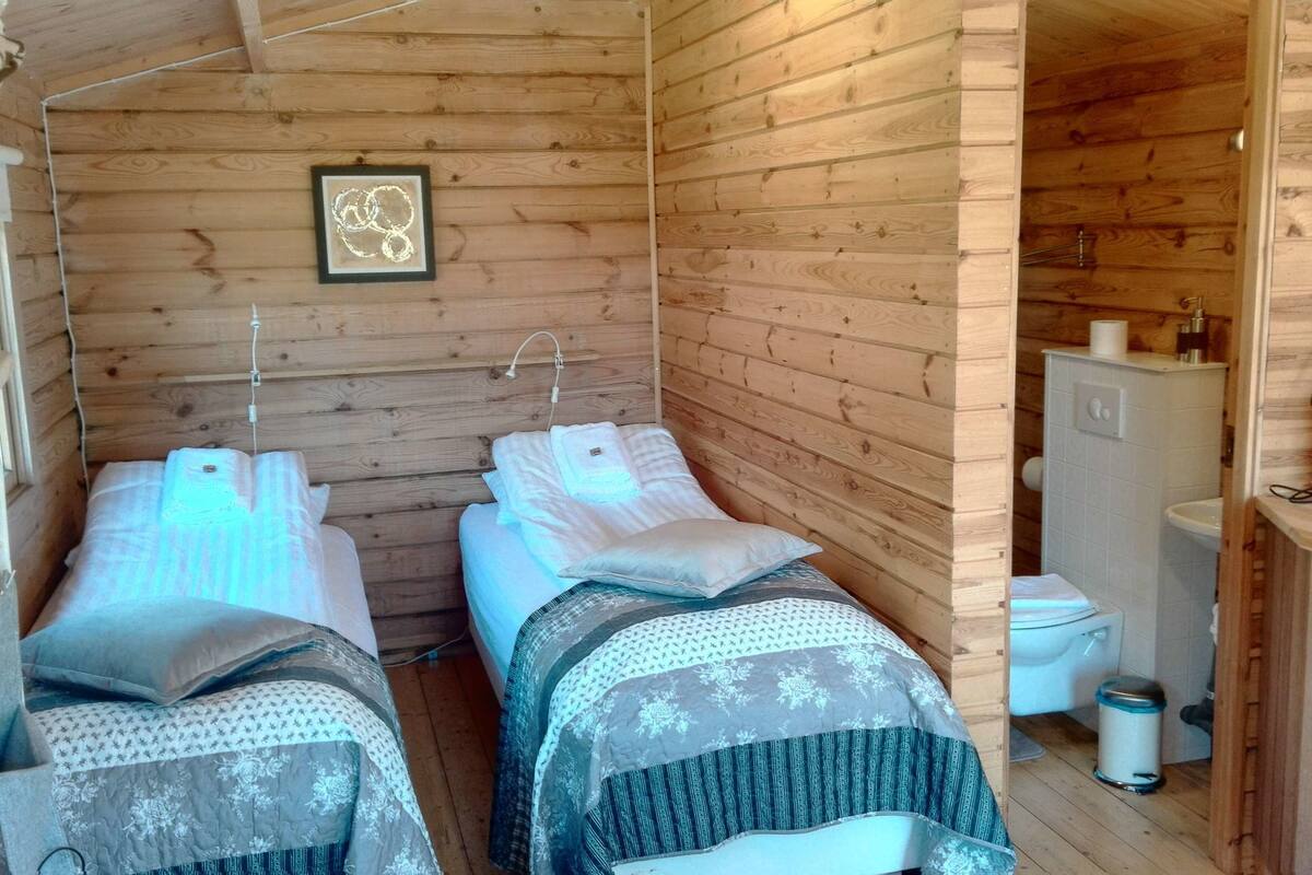 chalet, 1 bedroom | blackout curtains, free cots/infant beds, free wifi, bed sheets