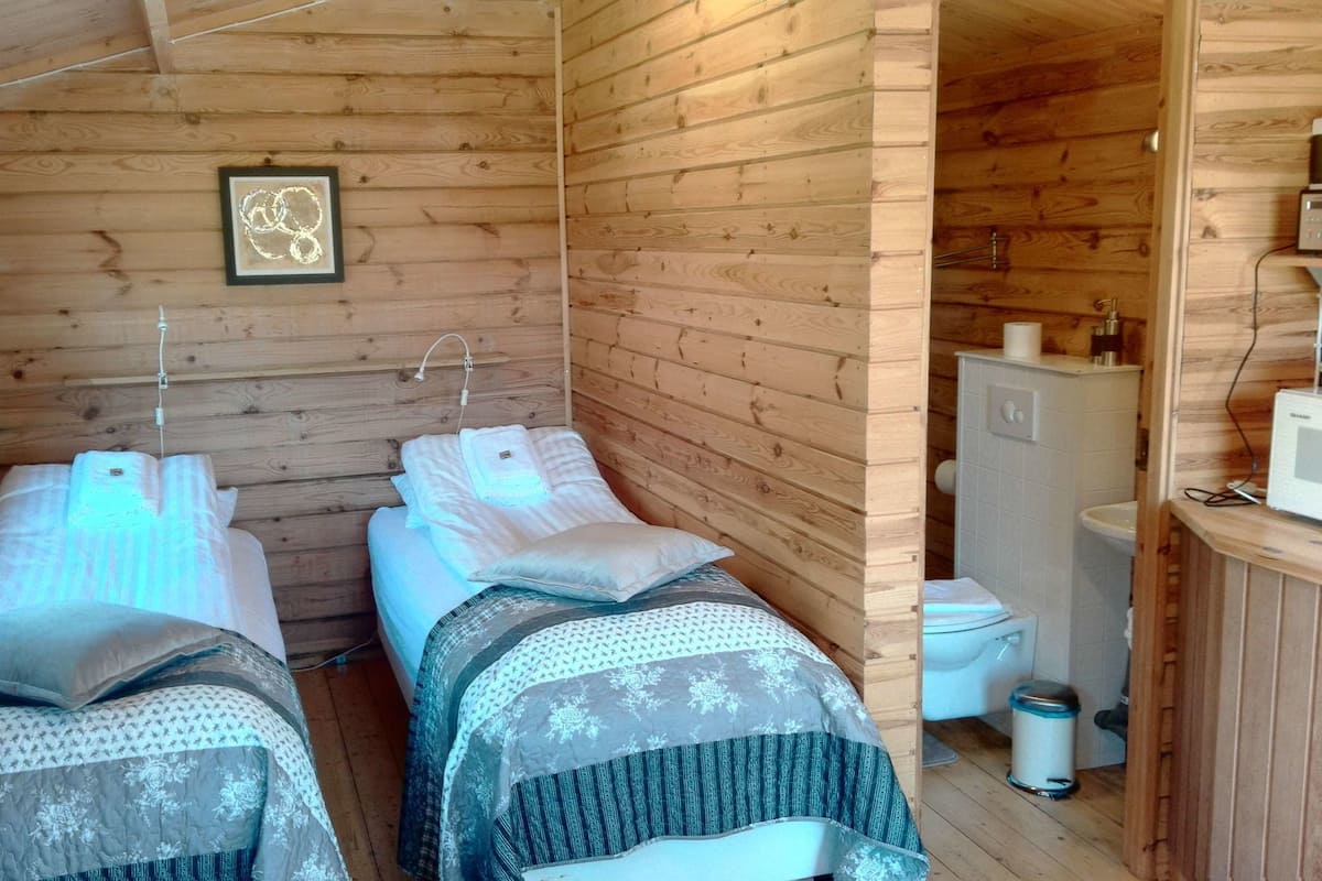 Chalet, 1 slaapkamer | Verduisterende gordijnen, gratis babybedden, gratis wifi, beddengoed