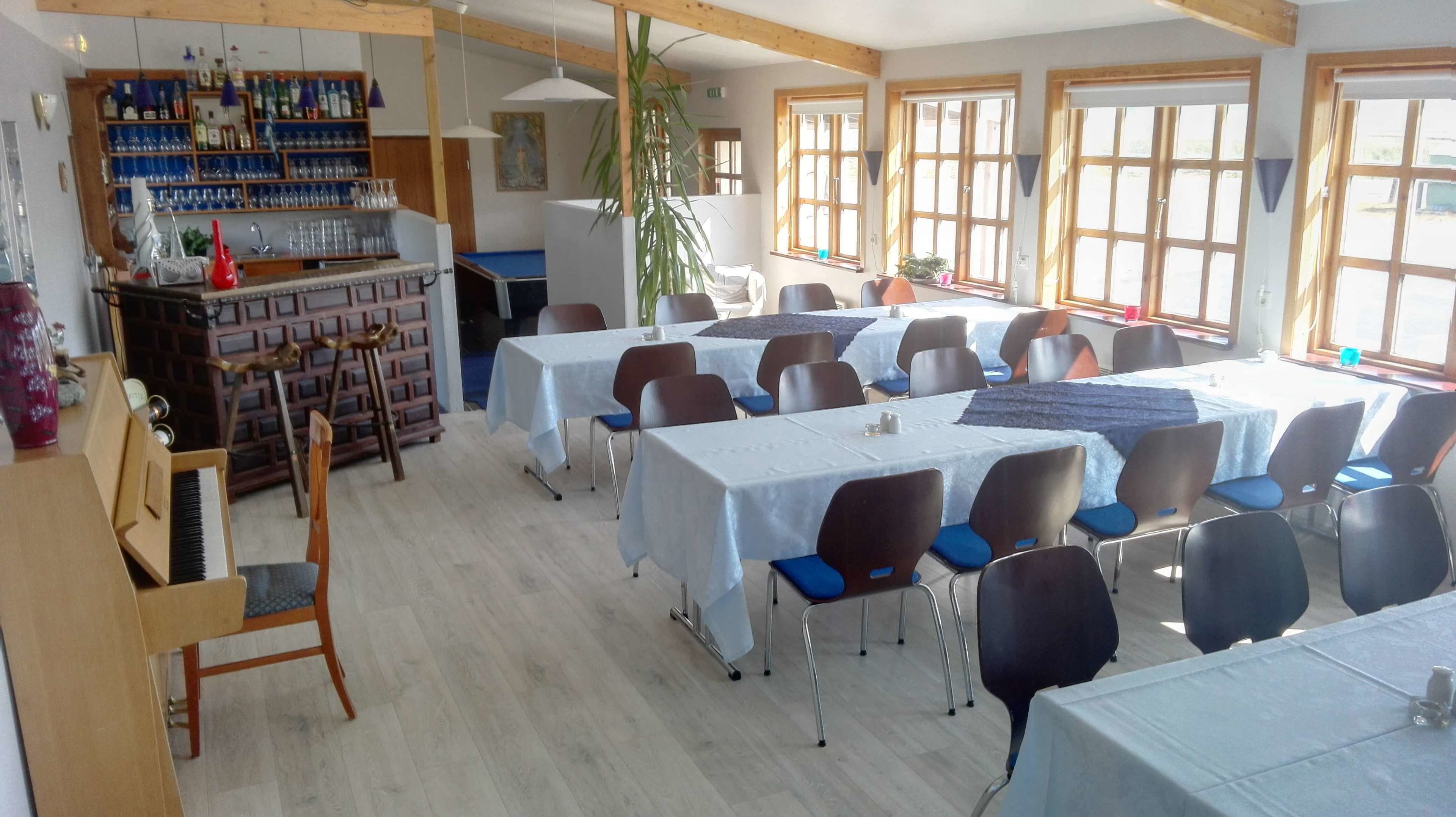 lunch and dinner served