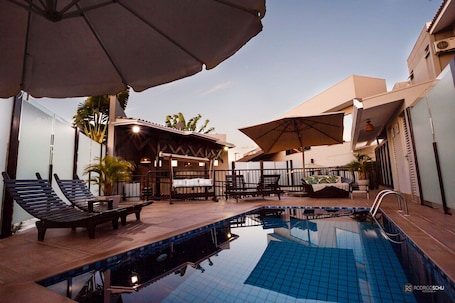 Outdoor pool, open 10:00 AM to 10:00 PM, pool loungers. Tonello Business Hotel