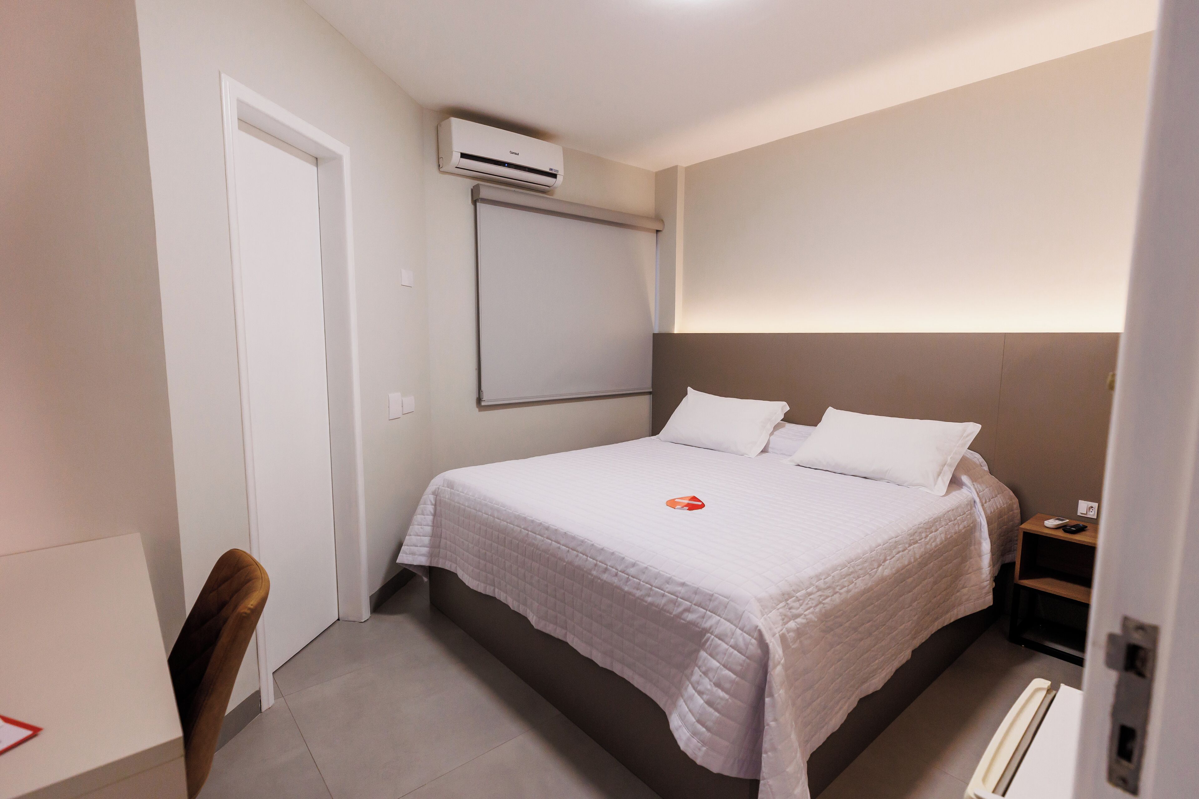 Quarto casal executivo, para não fumantes | Frigobar, escrivaninha, cortinas blackout, Wi-Fi de cortesia