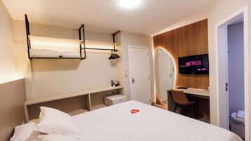Executive Double Room, Non Smoking | Minibar, desk, blackout drapes, free WiFi