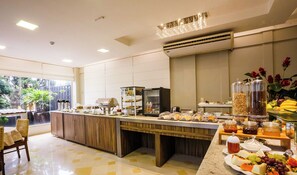 Petit déjeuner buffet compris tous les jours