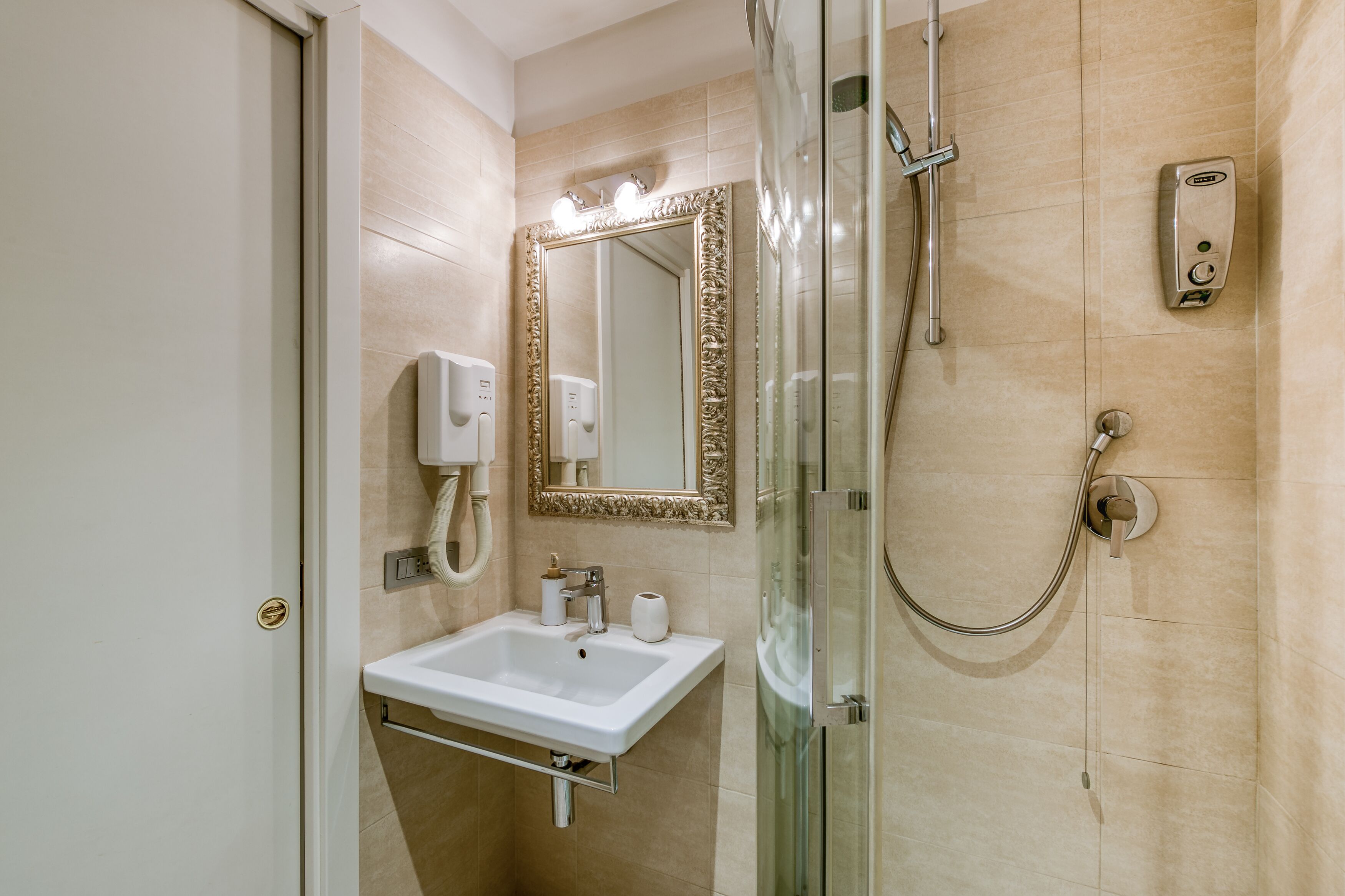 Photo - Catone Vatican Suites by Ghor