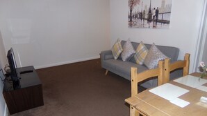 Luxury Apartment | Living area - The Rushmore Apartment (South Croydon)