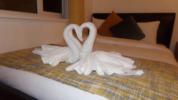 Luxury Apartment | Iron/ironing board, free wired internet, bed sheets