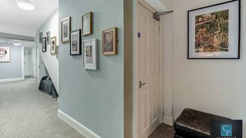 Espai de treball apte per a portàtils i habitacions insonoritzades