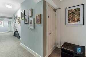 Laptop workspace, soundproofing, iron/ironing board, free WiFi