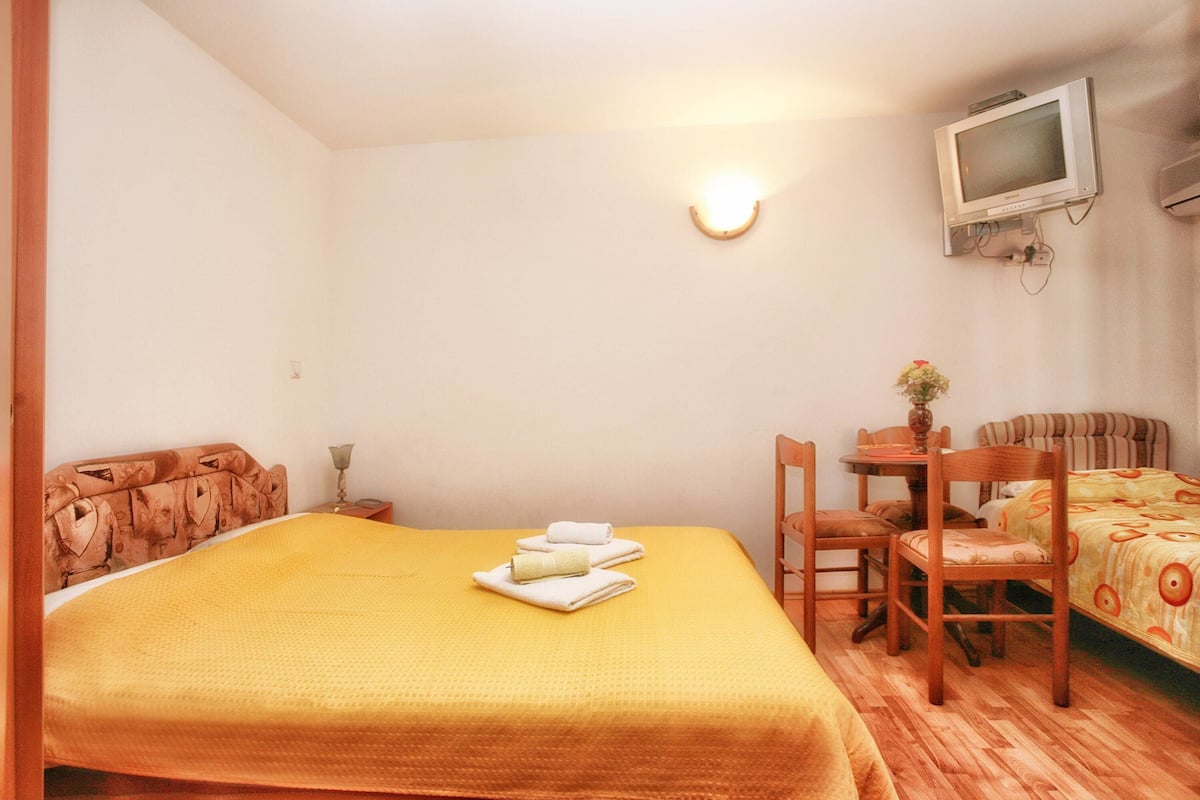 Studio (3 Adults)