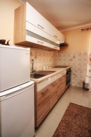 Apartment, 1 Bedroom, Sea View | Private kitchen | Fridge - Simun Apartments (Kotor)