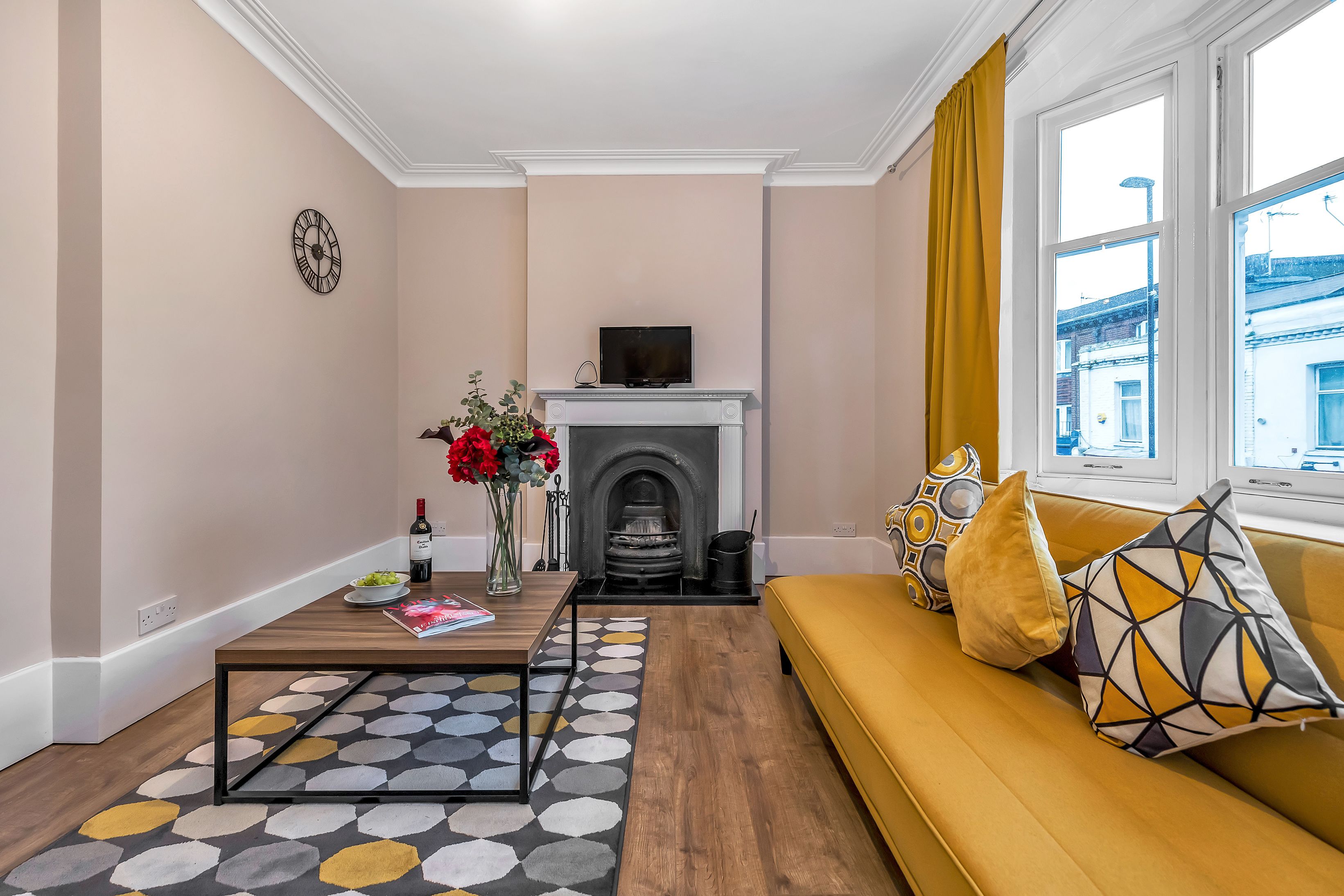 Luxury Apartment | Living area | Flat-screen TV