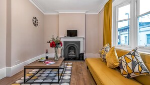 Unclassified image, 3 of 12, button - The Selsdon Apartment (South Croydon)