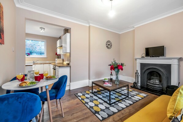 Luxury Apartment | Living area | Flat-screen TV