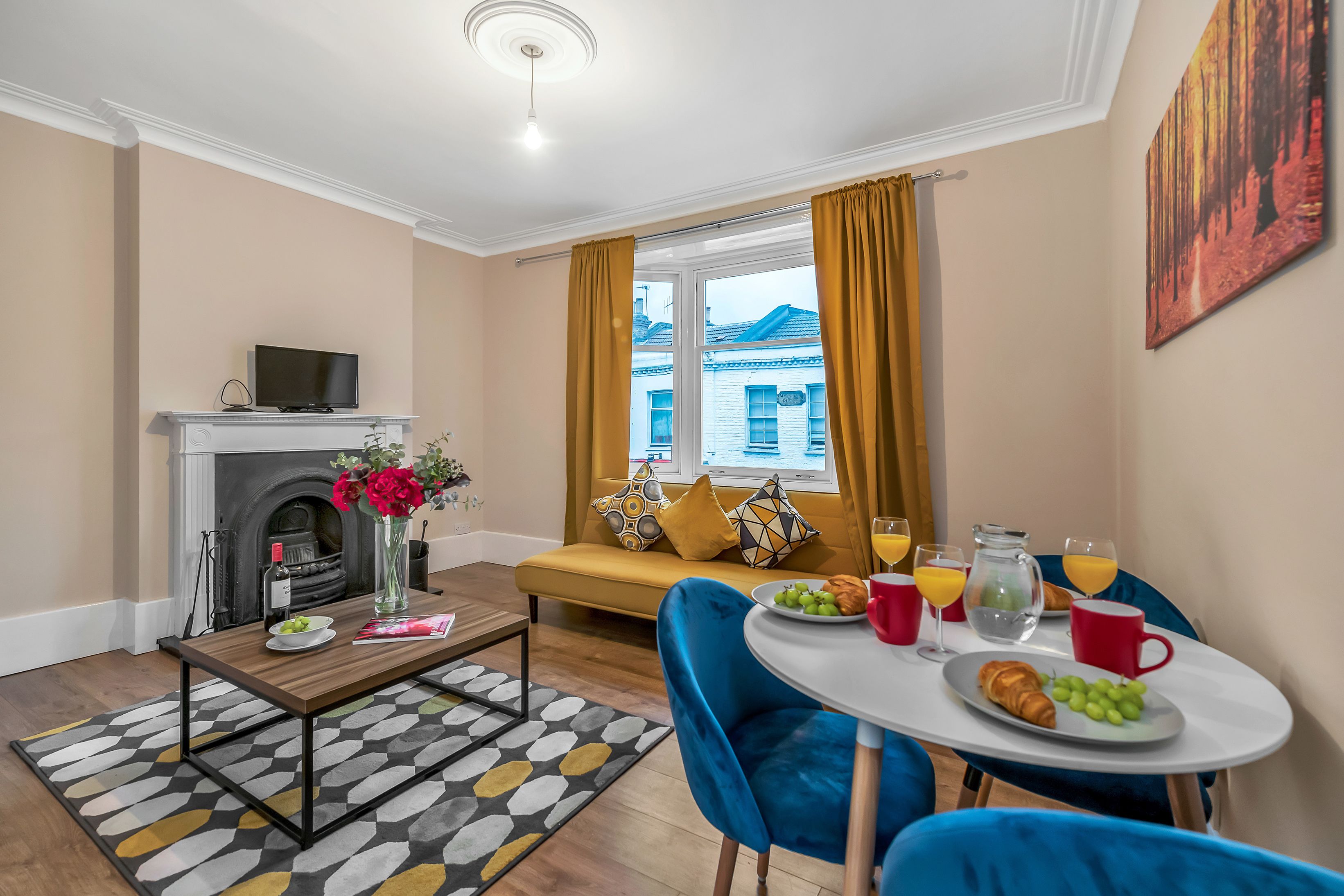 Luxury Apartment | Living area | Flat-screen TV