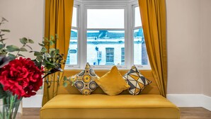 Unclassified image, 4 of 12, button - The Selsdon Apartment (South Croydon)