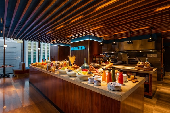 2 restaurants, breakfast, lunch, dinner served; Mediterranean cuisine