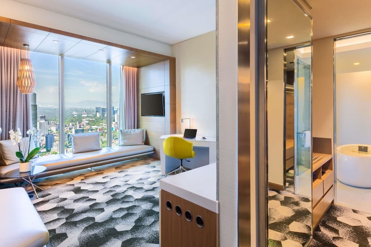 Suite, Club Lounge Access, Executive Level (Prestige. Angel of Independence view) | Premium bedding, minibar, in-room safe, desk