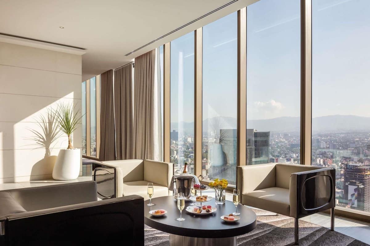 Suite, 1 cama King size, con acceso al salón lounge del club (Imperial. Angel Independence View) | Ropa de cama de alta calidad y minibar
