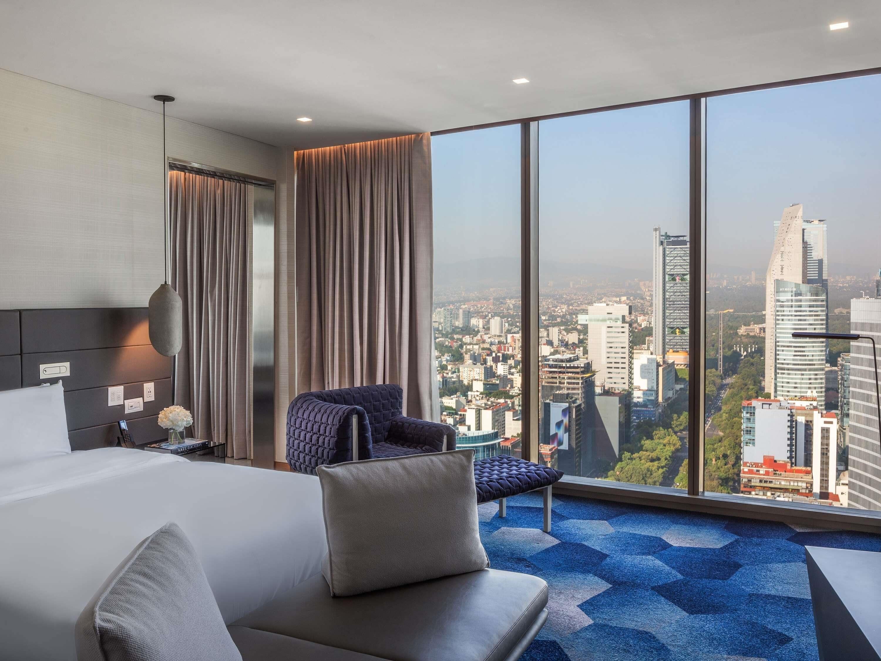 Ropa de cama de alta calidad y minibar 