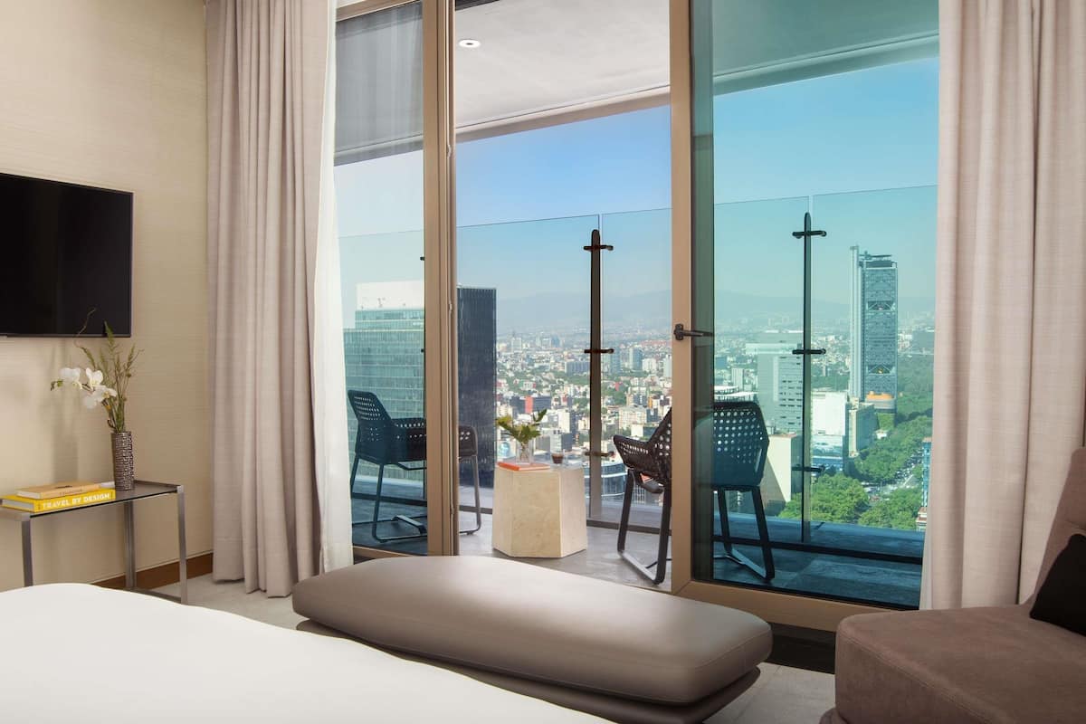 Prestige Terrace Suite Executive Floor, Club Millésime, 1 king bed, Angel of Independence view | Premium bedding, minibar, in-room safe, desk