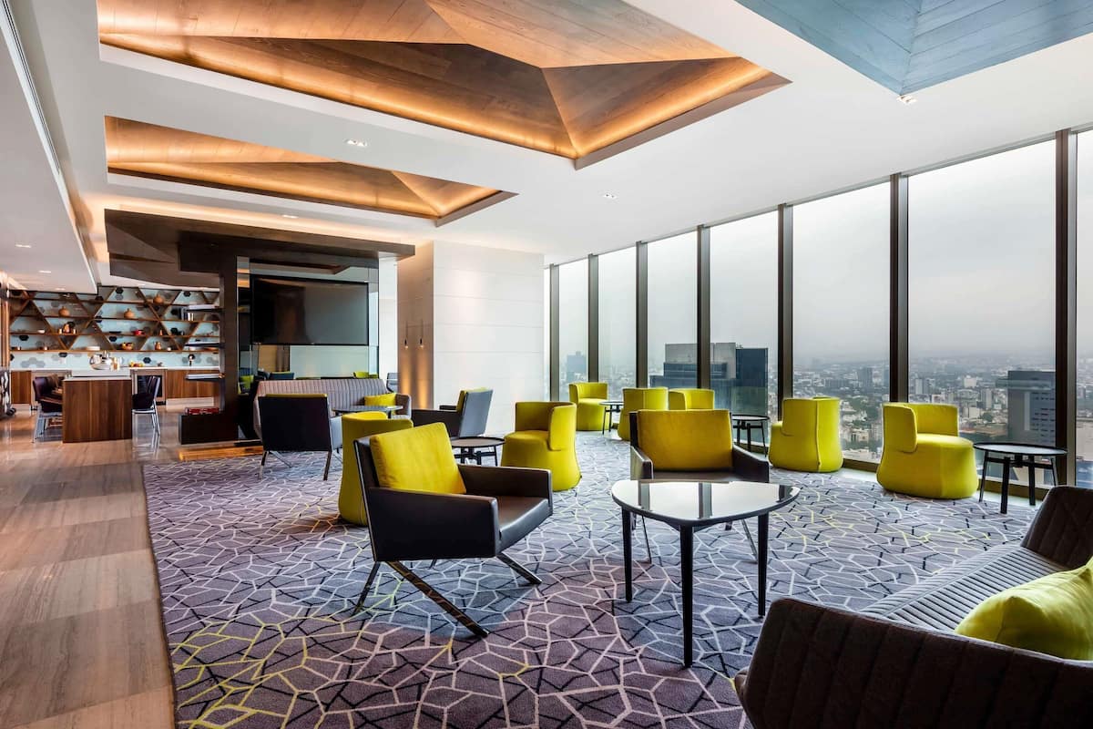 Superior Room, 1 King Bed, Club lounge access, Executive Level (Skyline View)