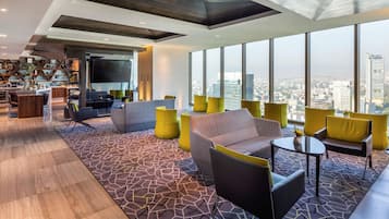 Kaliteli yatak takımı, minibar, odada kasa, masa