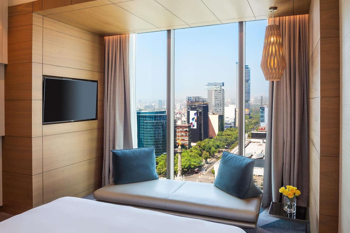Superior Room, 1 King Bed (Angel of Independence View) | Premium bedding, minibar, in-room safe, desk