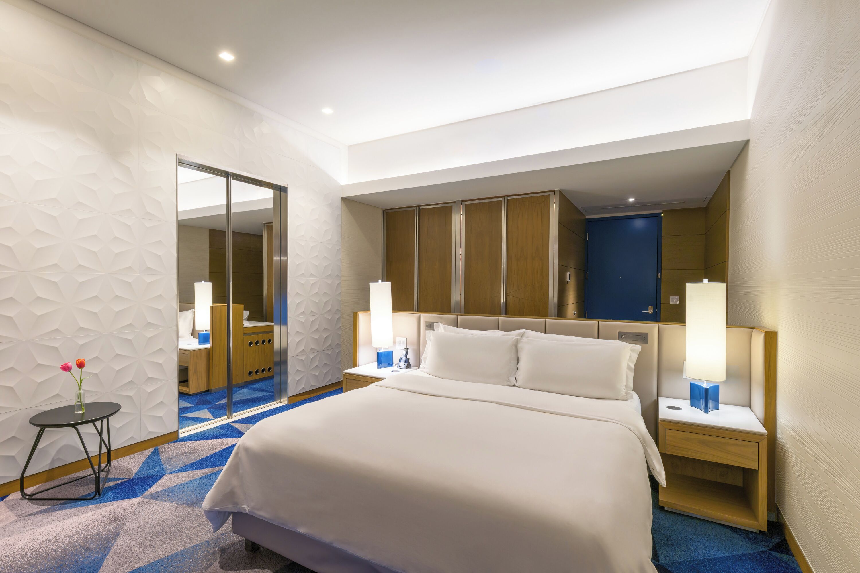 Superior Room, 1 King Bed, City View | Premium bedding, minibar, in-room safe, desk
