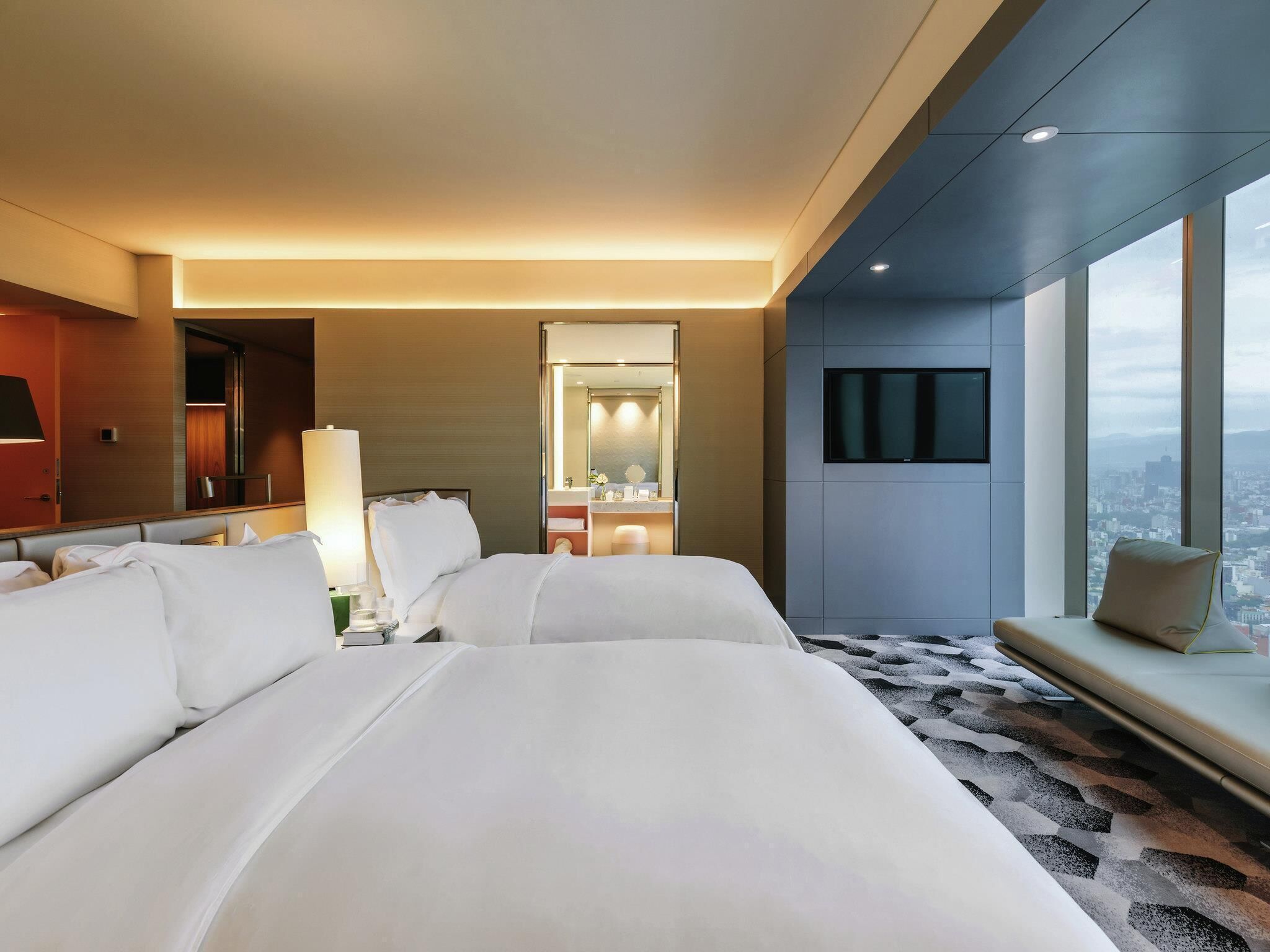 Premium bedding, minibar, in-room safe, desk