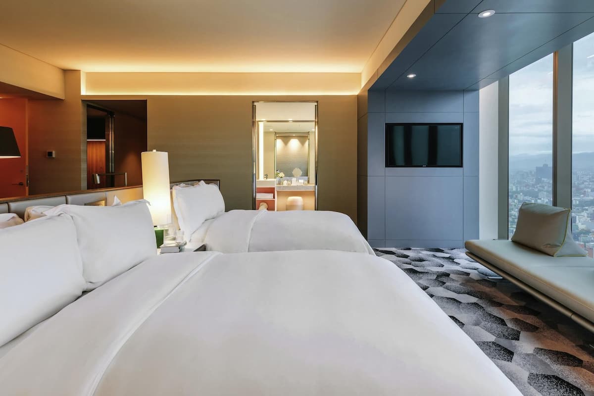 Suite Junior, 2 lits doubles, accès au salon club, niveau Exécutif (Angel Independence View) | Literie de qualité supérieure, minibar, coffres-forts dans les chambres