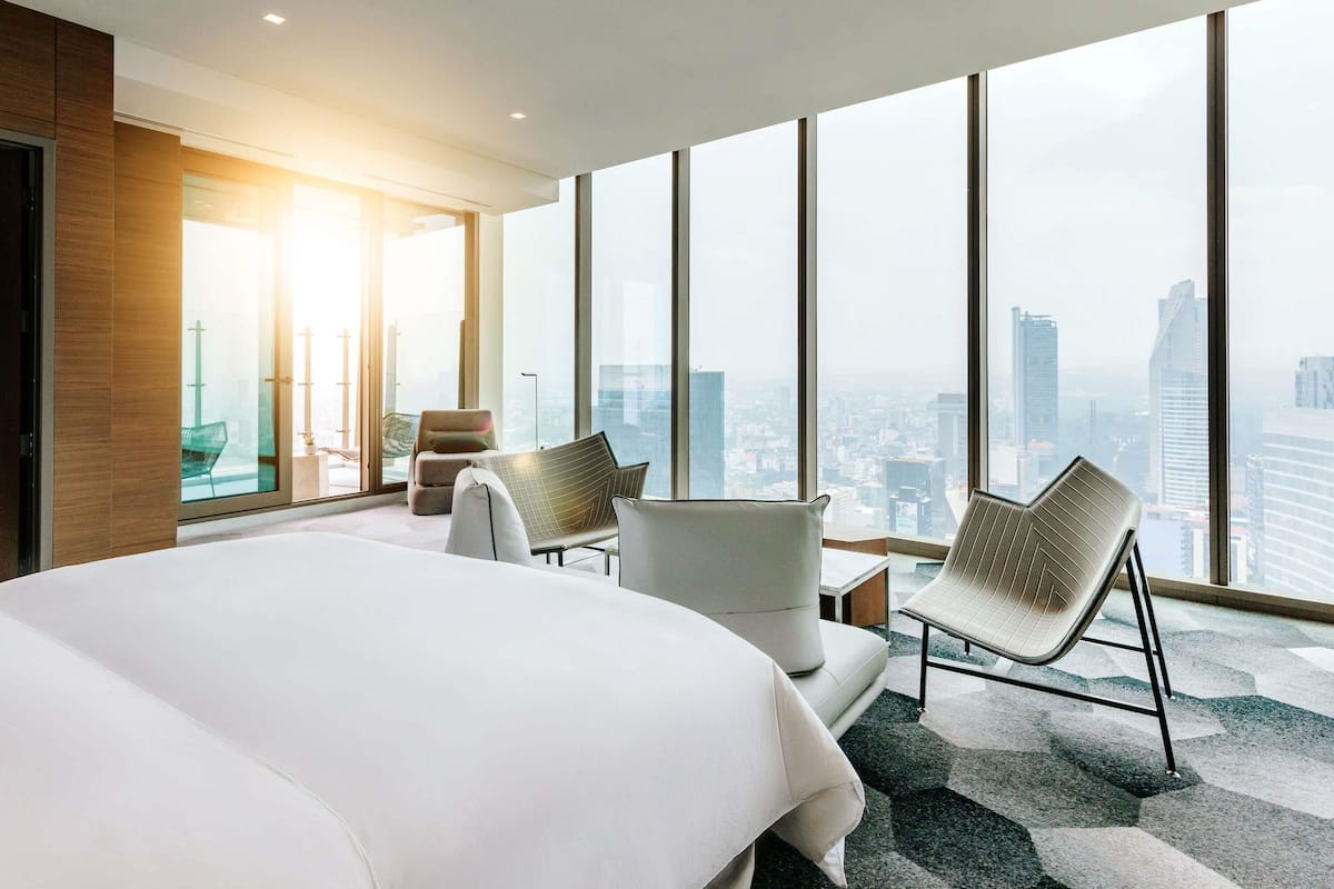 Suite, 1 très grand lit, accès au salon club (Imperial. Angel Independence View) | Literie de qualité supérieure, minibar, coffres-forts dans les chambres
