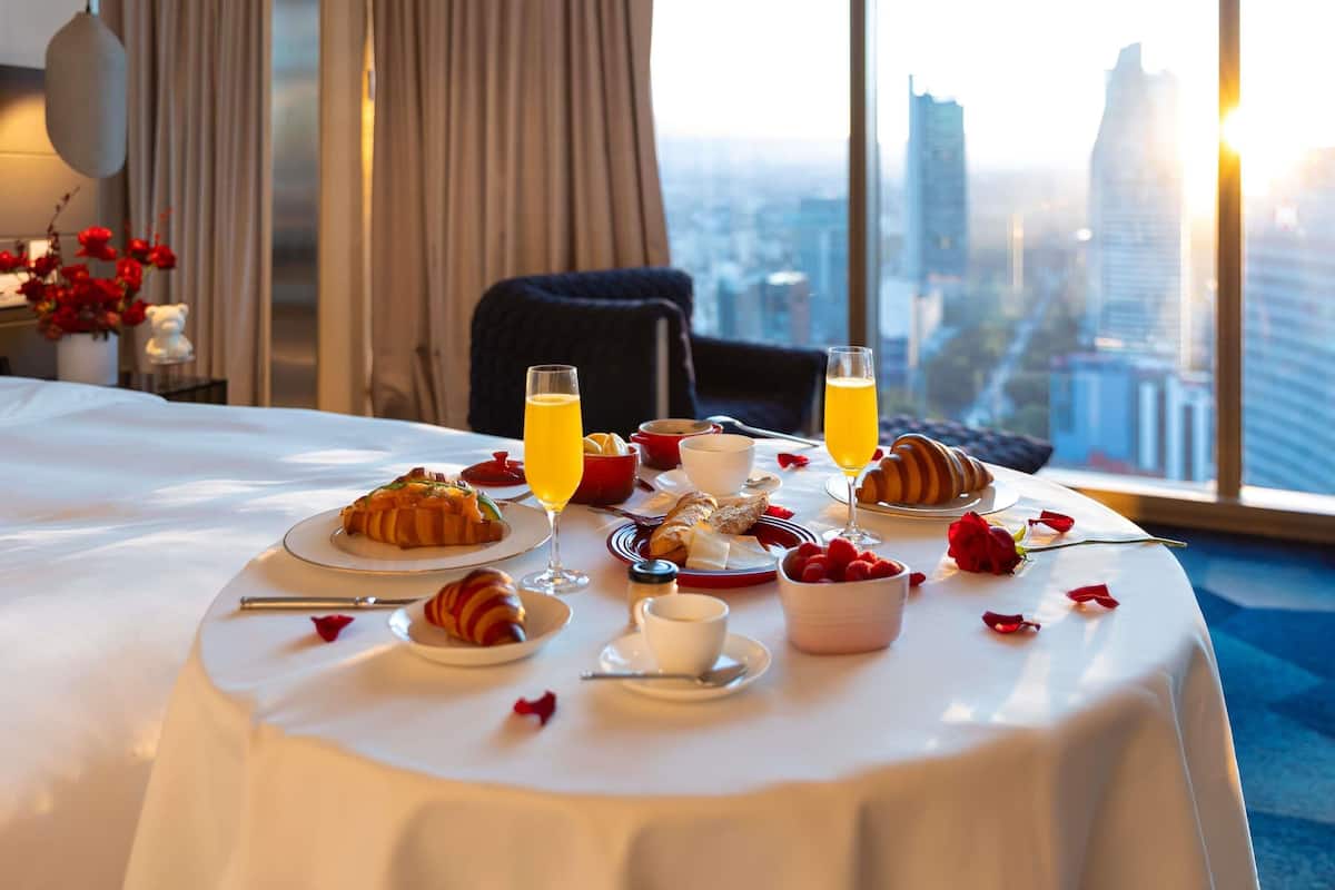 Suite, 1 King Bed, Club Lounge Access (Opera. Angel of Independence View)