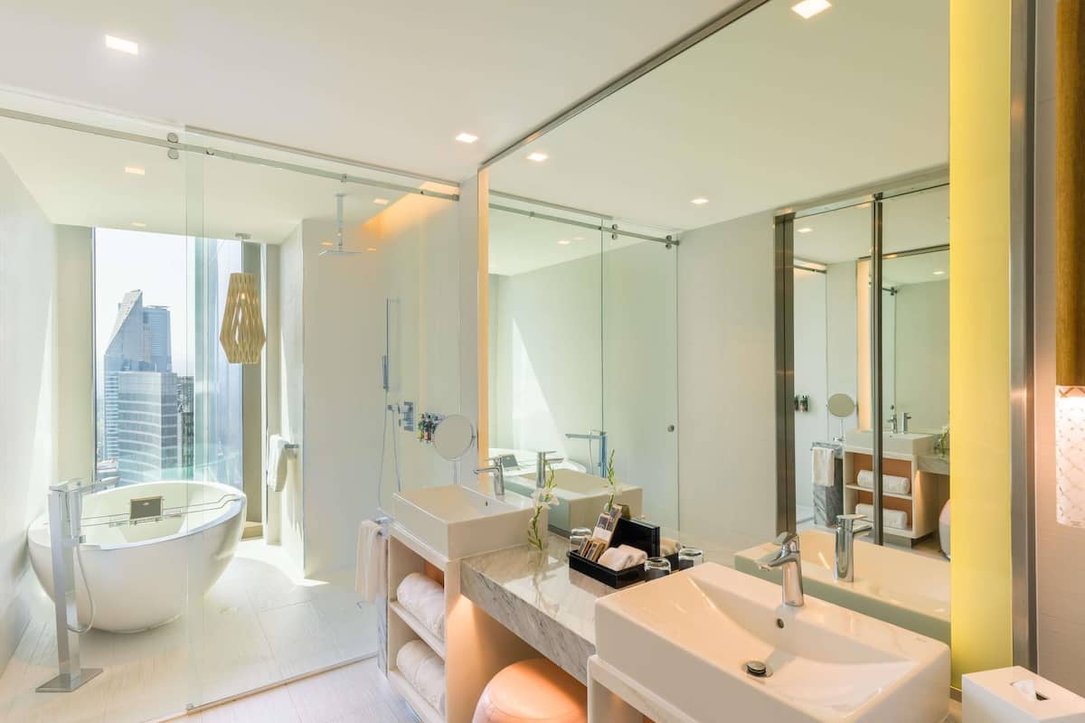 Articles de toilette de luxe, sèche-cheveux, peignoirs, chaussons