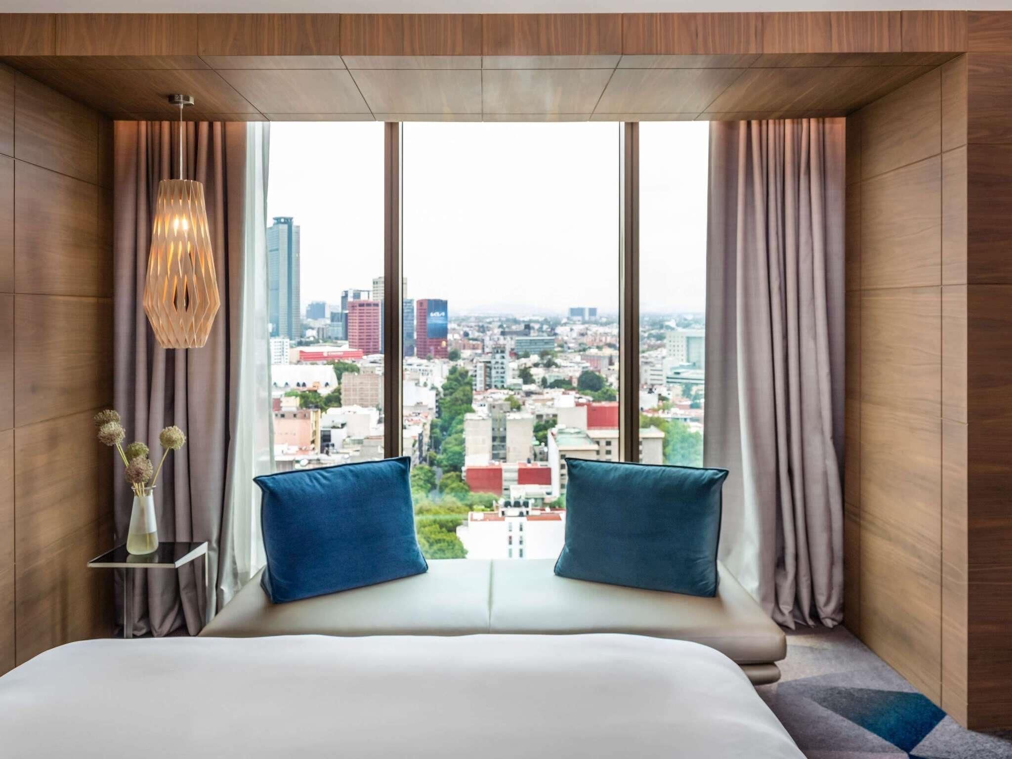 Chambre Luxe, 1 très grand lit, vue ville