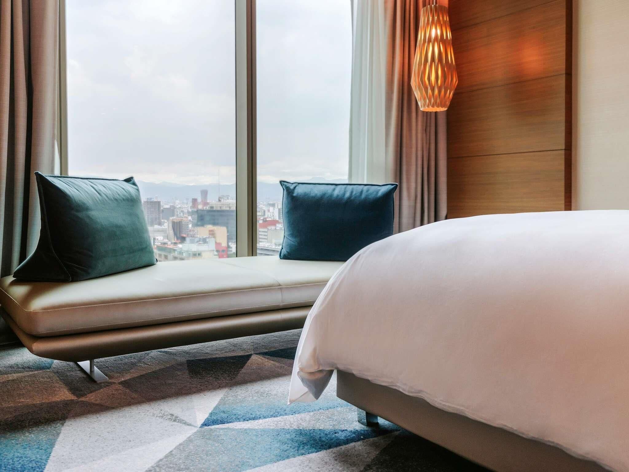 Chambre Supérieure, 1 très grand lit, vue ville