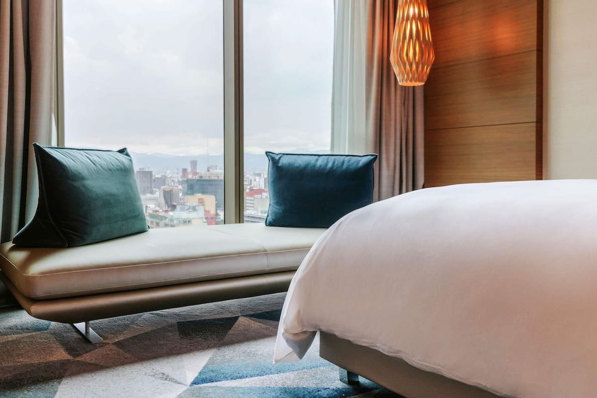Chambre Supérieure, 1 très grand lit, vue ville