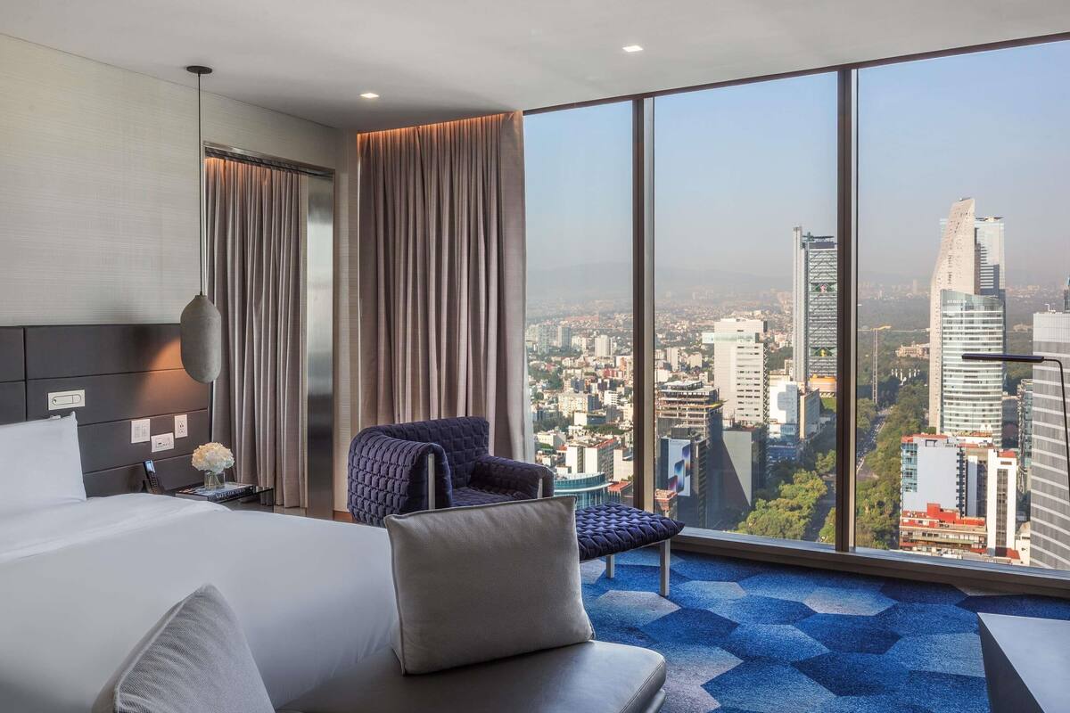 Suite, 1 King Bed, Club Lounge Access (Opera. Angel of Independence View) | Premium bedding, minibar, in-room safe, desk