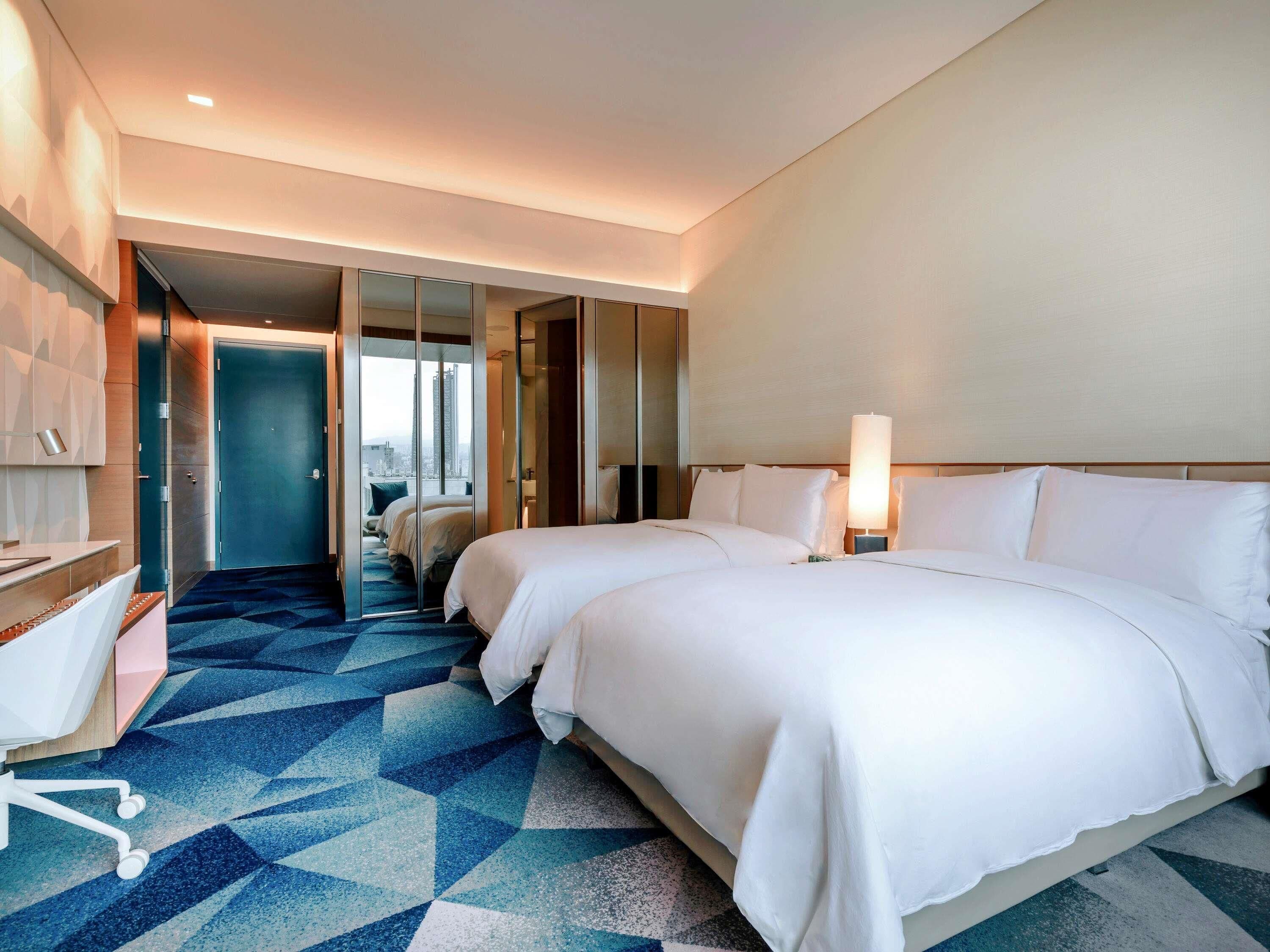 Premium bedding, minibar, in-room safe, desk