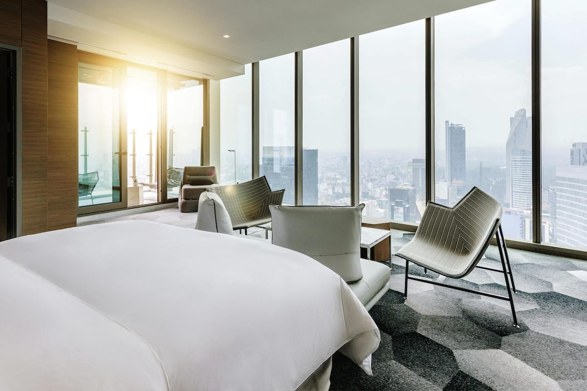 Suite, 1 llit de matrimoni gran, accés a la sala del club (Imperial. Angel Independence View) | Roba de llit d'alta qualitat, minibar i caixa forta a l'habitació