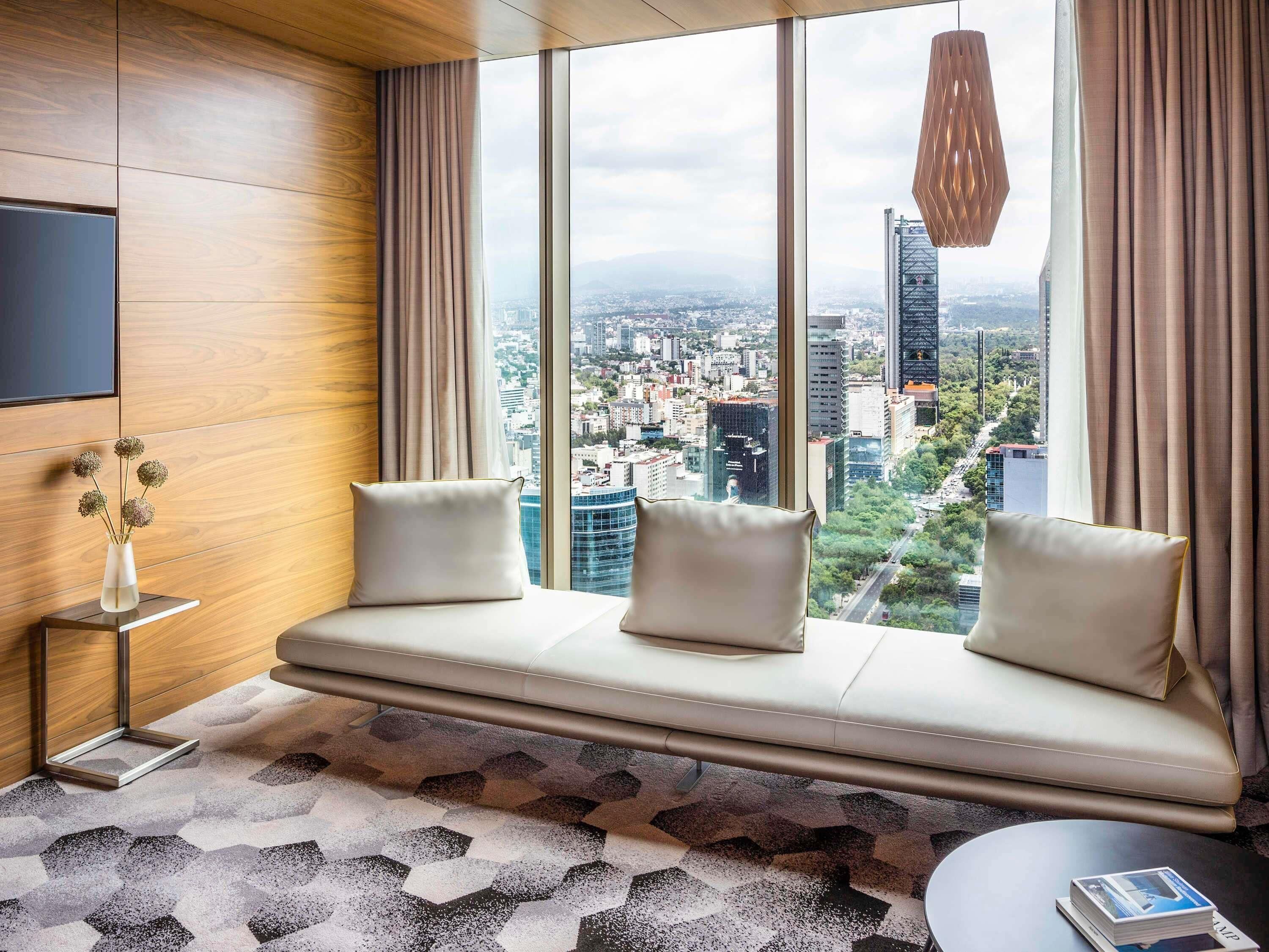 Junior Suite, 1 King Bed, Club Lounge Access, Executive Level (Angel of Independence view) | View from room