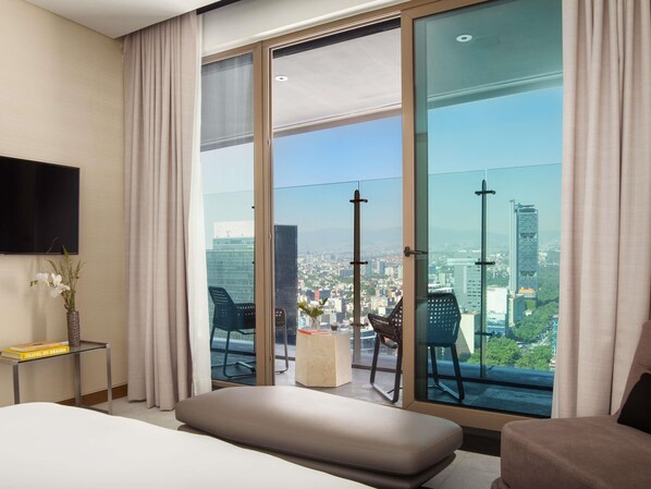 Premium bedding, minibar, in-room safe, desk - Sofitel Mexico City Reforma (Mexico City)