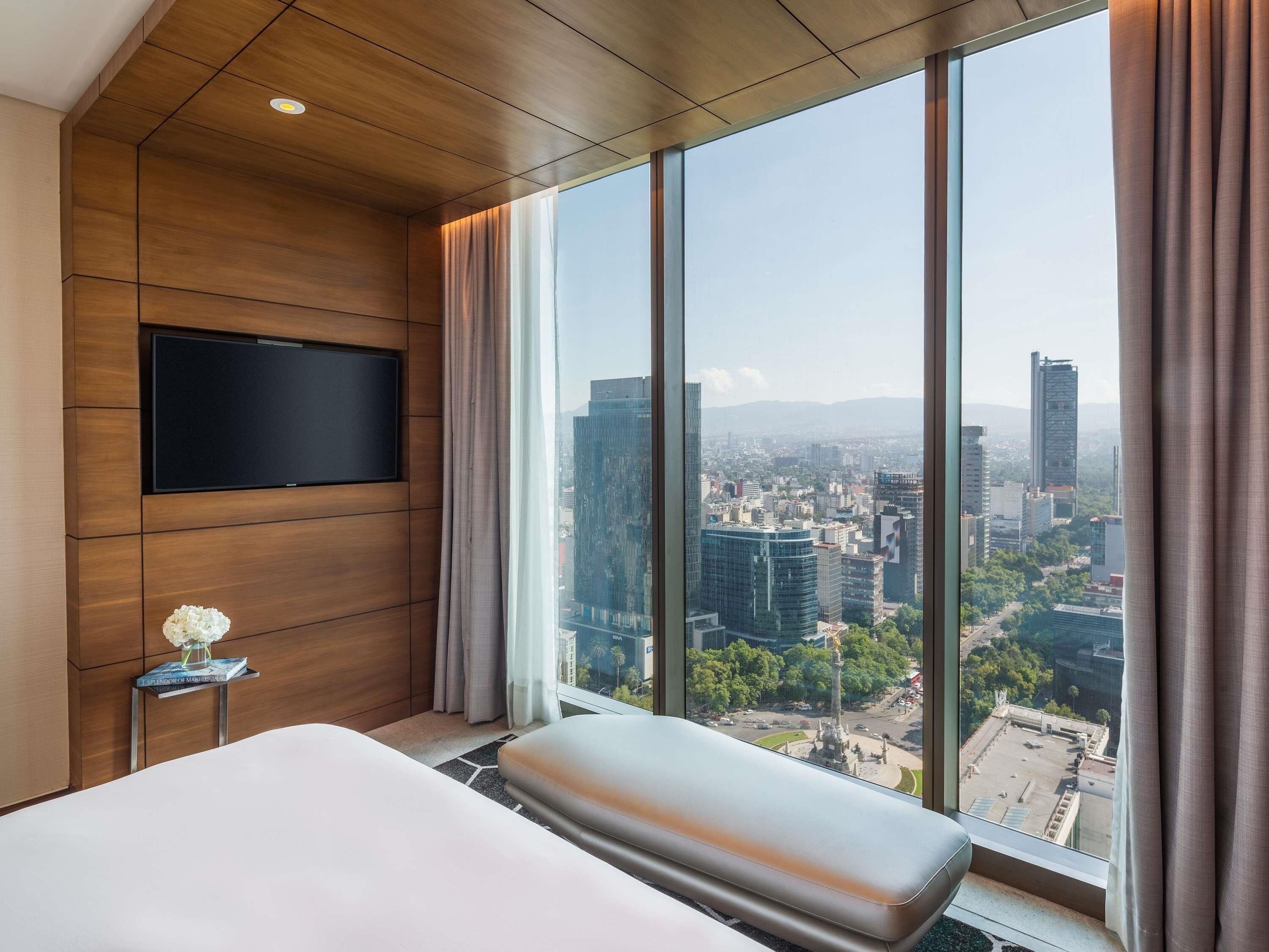 Suite, Club Lounge Access, Executive Level (Prestige. Angel of Independence view) | View from room