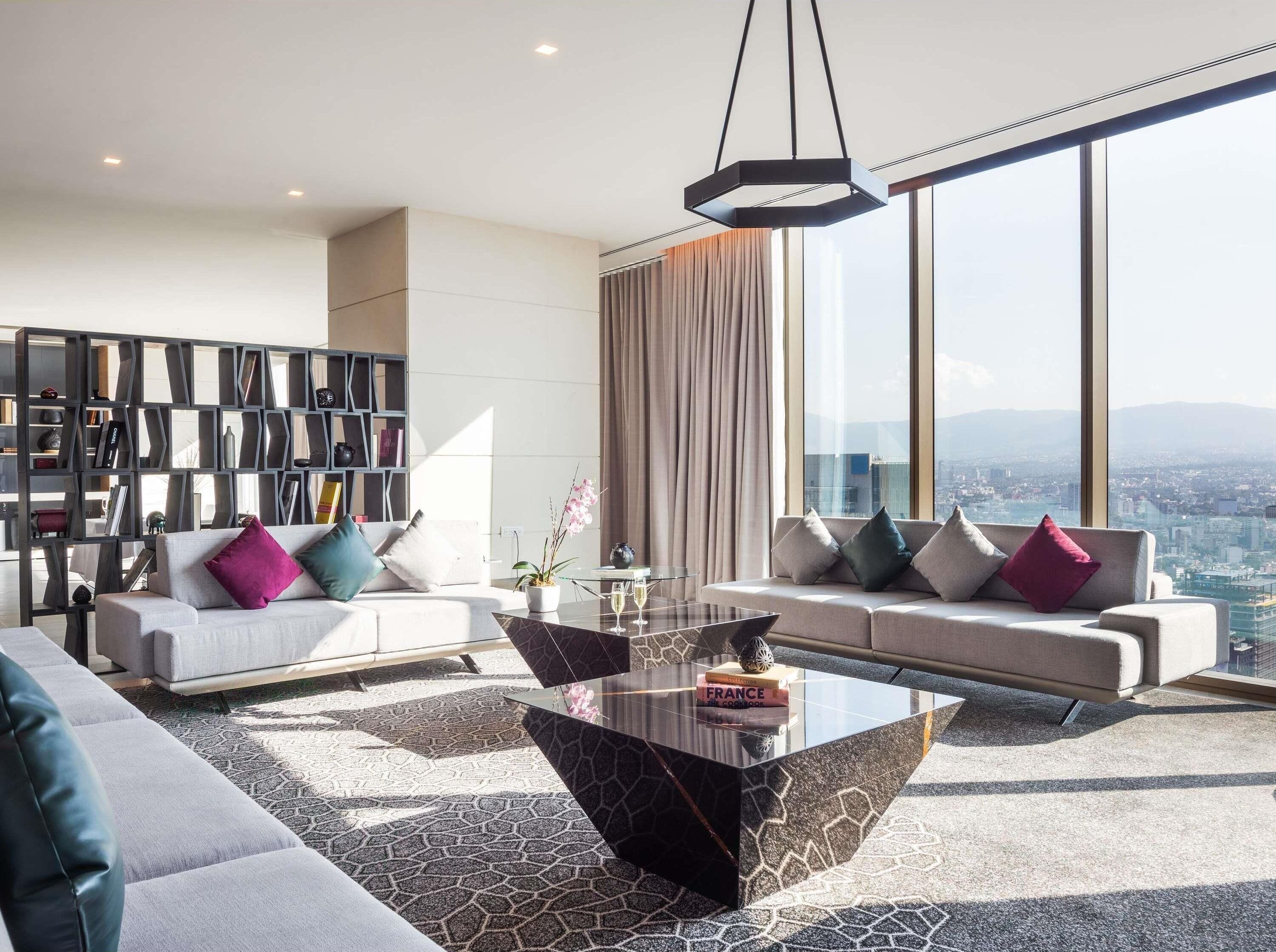 套房, 1 張特大雙人床, 可使用俱樂部酒廊 (Imperial. Angel Independence View) | 高級寢具、迷你吧、客房內保險箱、書桌